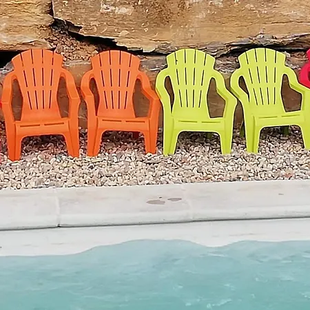 Gite Les Bouches Rouges Avec Piscine Privee Holiday home
