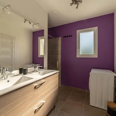 Gite Les Bouches Rouges Avec Piscine Privee Holiday home Vesseaux