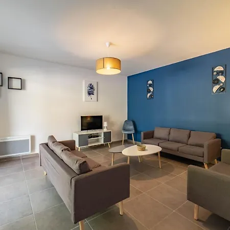 Holiday home Gite Les Bouches Rouges Avec Piscine Privee