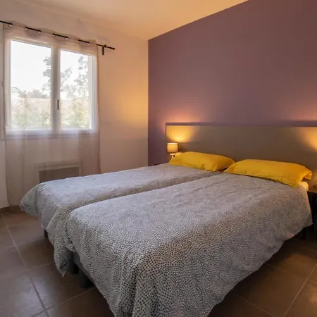 Gite Les Bouches Rouges Avec Piscine Privee Holiday home *