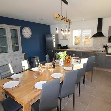 Holiday home Gite Les Bouches Rouges Avec Piscine Privee