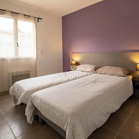 Gite Les Bouches Rouges Avec Piscine Privée Hébergement de vacances Vesseaux